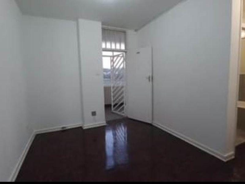 "Charming 1-Bed Flat with Secure Living" - Photo 10
