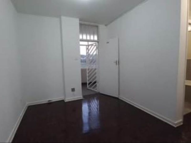 "Charming 1-Bed Flat with Secure Living" - Photo 8