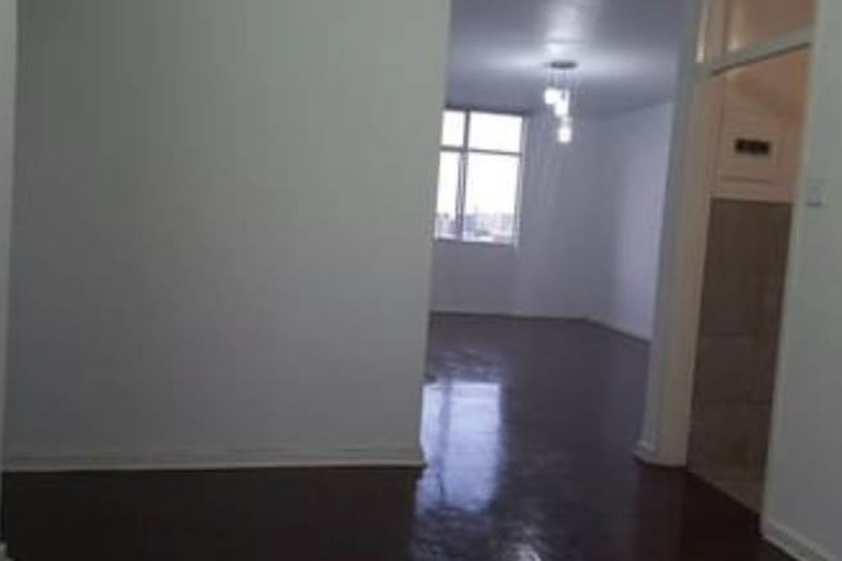 "Charming 1-Bed Flat with Secure Living" - Photo 4
