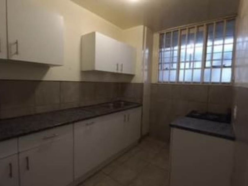 "Charming 1-Bed Flat with Secure Living" - Photo 2