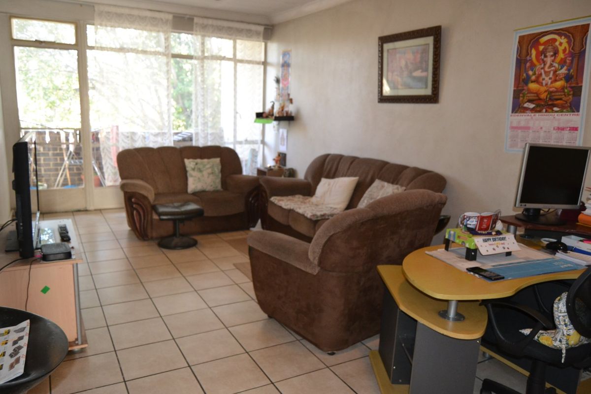 Modern 2-Bedroom Flat for Sale - Photo 3