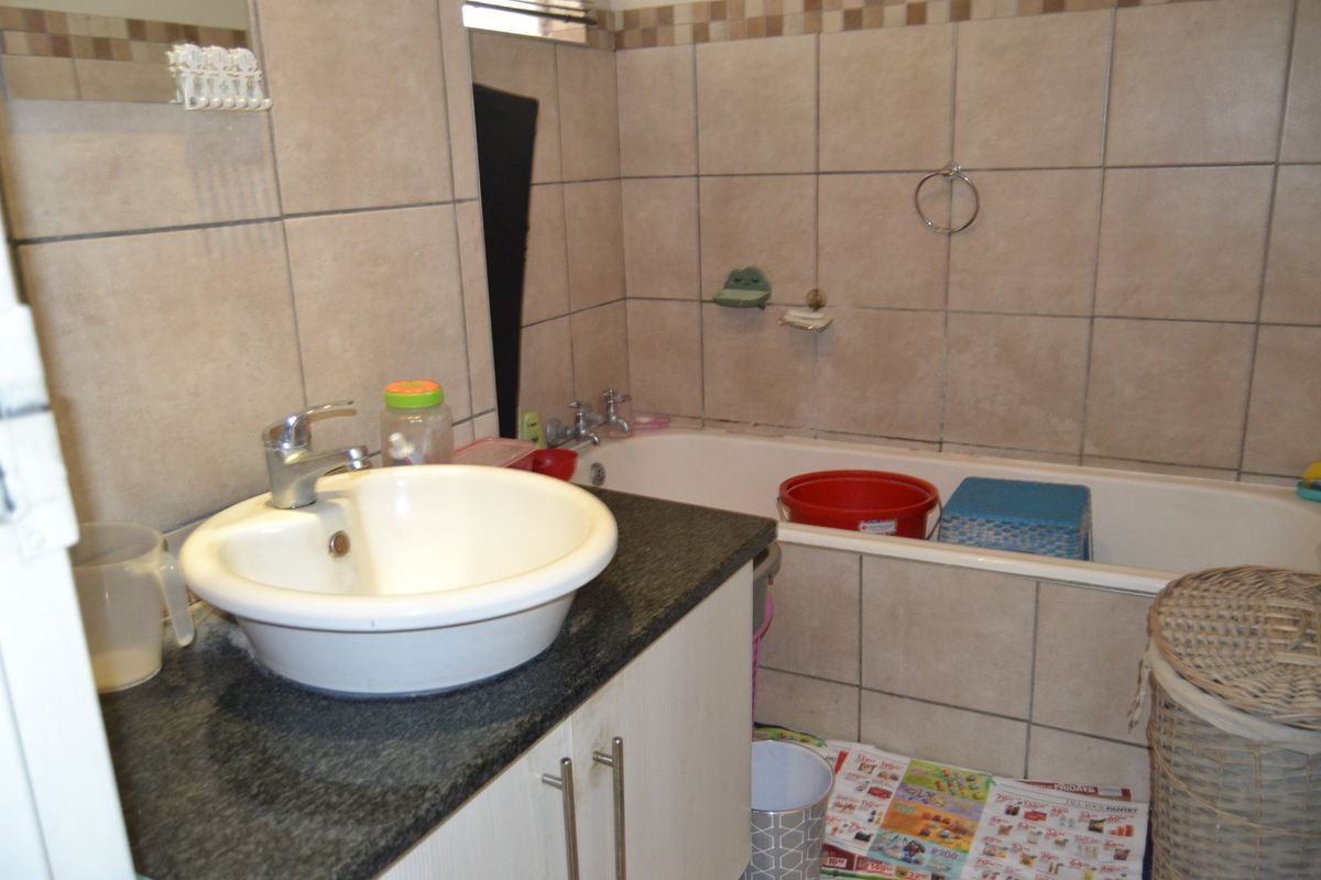 Modern 2-Bedroom Flat for Sale - Photo 5