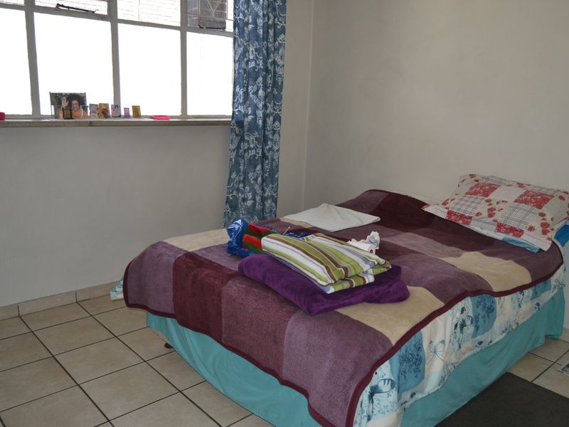 Modern 2-Bedroom Flat for Sale - Photo 7