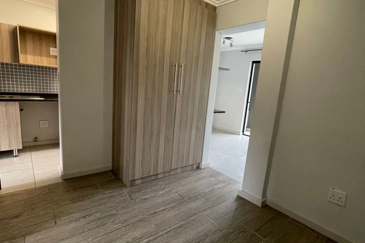 Modern 1-Bedroom Flat with Pool and 24-Hour Security for Sale - Photo 5