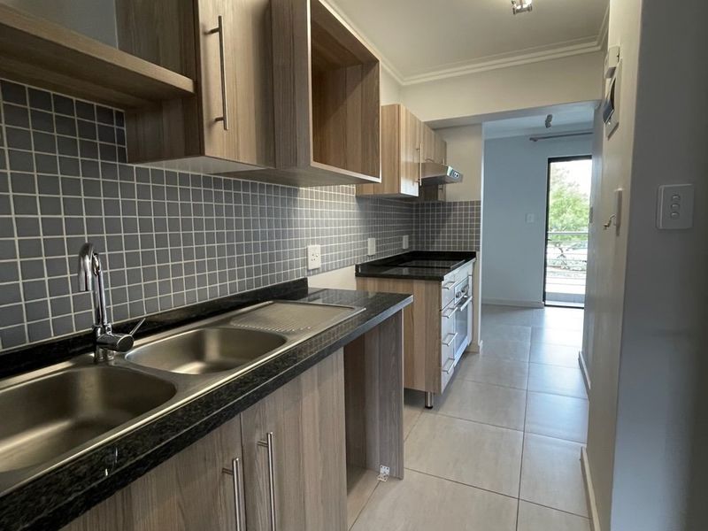 Modern 1-Bedroom Flat with Pool and 24-Hour Security for Sale - Photo 1