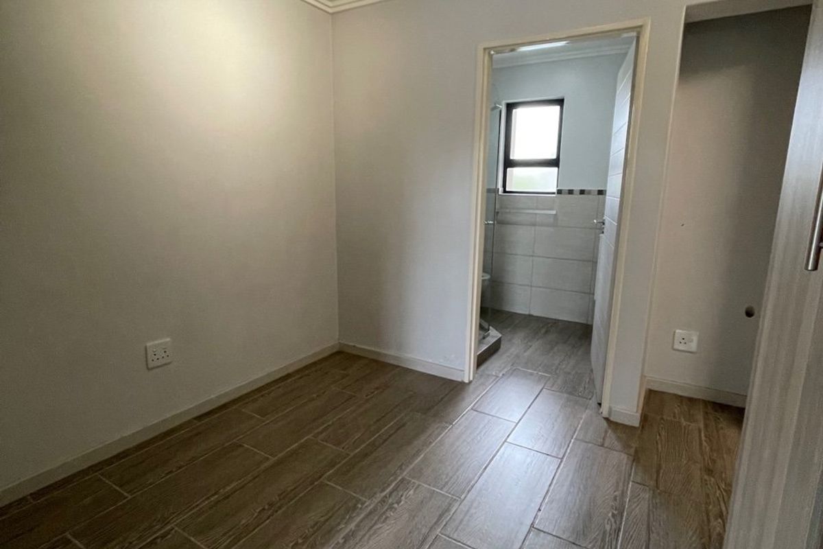 Modern 1-Bedroom Flat with Pool and 24-Hour Security for Sale - Photo 4