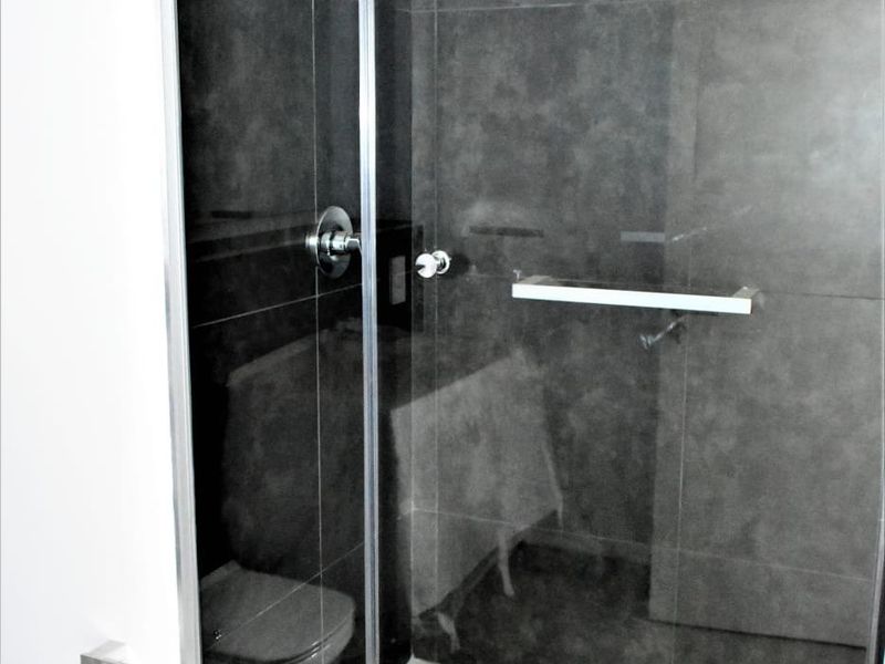 Modern Luxury 3-Bedroom Flat with Top-End Finishes - Photo 10