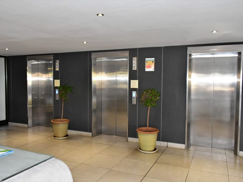 Modern Luxury 3-Bedroom Flat with Top-End Finishes - Photo 9