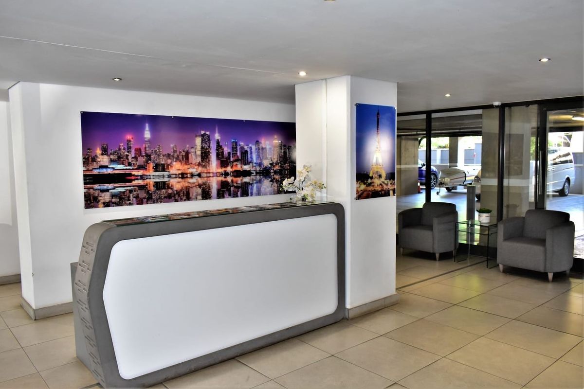 Modern Luxury 3-Bedroom Flat with Top-End Finishes - Photo 2