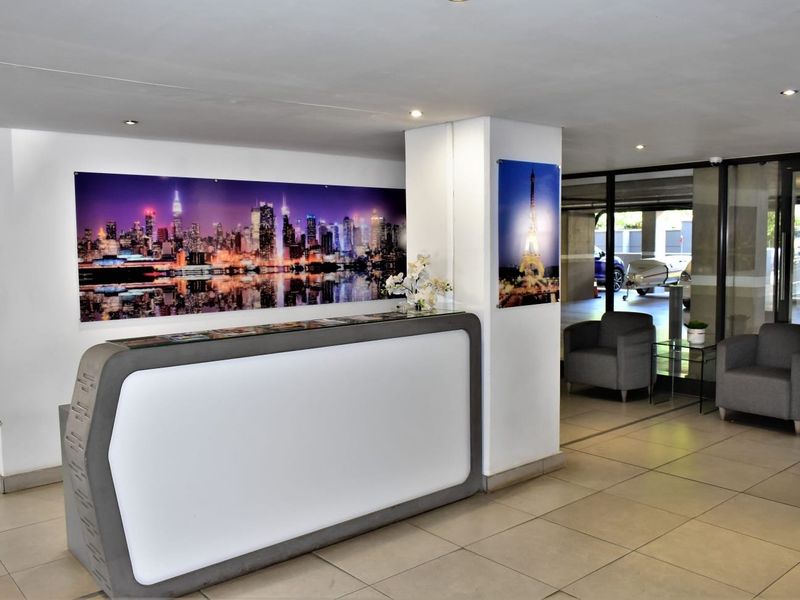 Modern Luxury 3-Bedroom Flat with Top-End Finishes - Photo 2