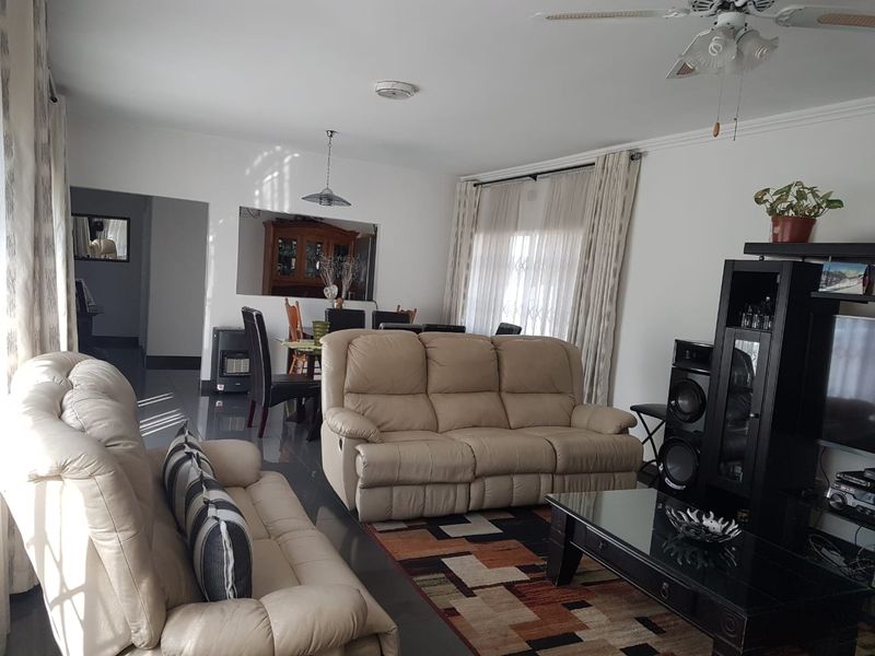 Spacious 4-Bedroom Home on Massive Stand with Granny Flat & Extras - Photo 2