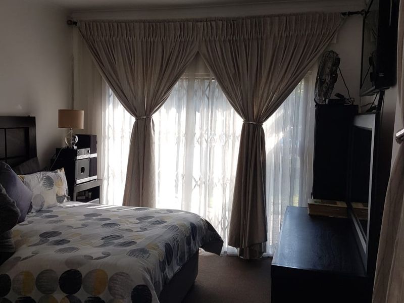 Spacious 4-Bedroom Home on Massive Stand with Granny Flat & Extras - Photo 3