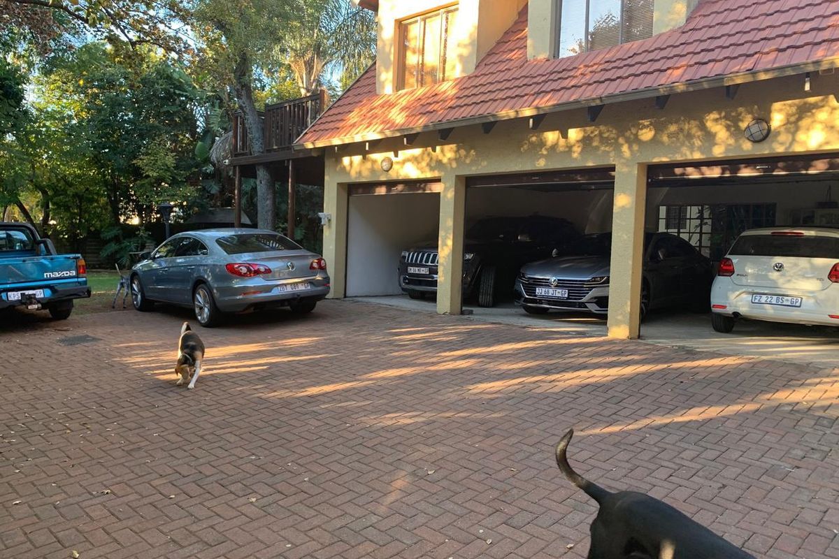 Spacious Family Home with Cottages and Excellent Features - Photo 2