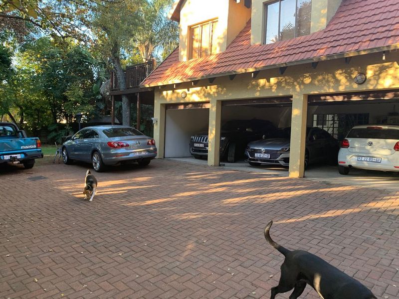 Spacious Family Home with Cottages and Excellent Features - Photo 2