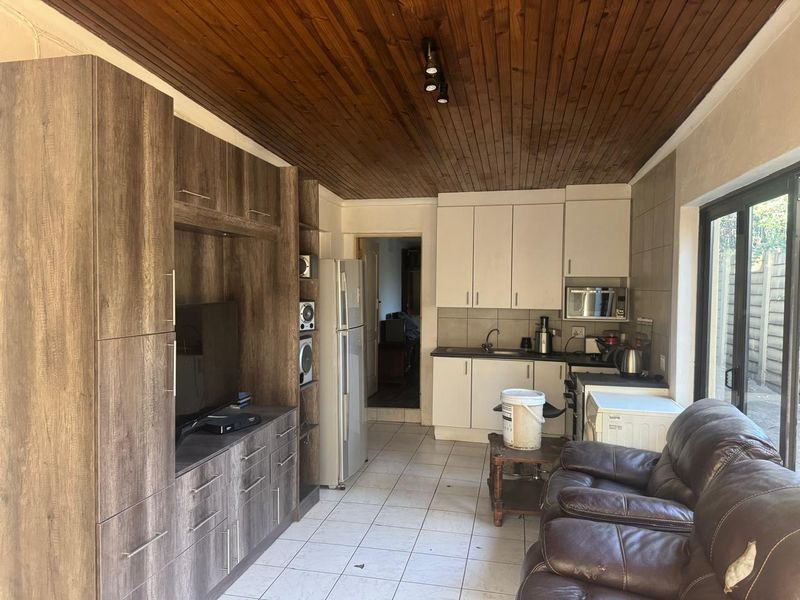 Spacious Family Home with Cottages and Excellent Features - Photo 5