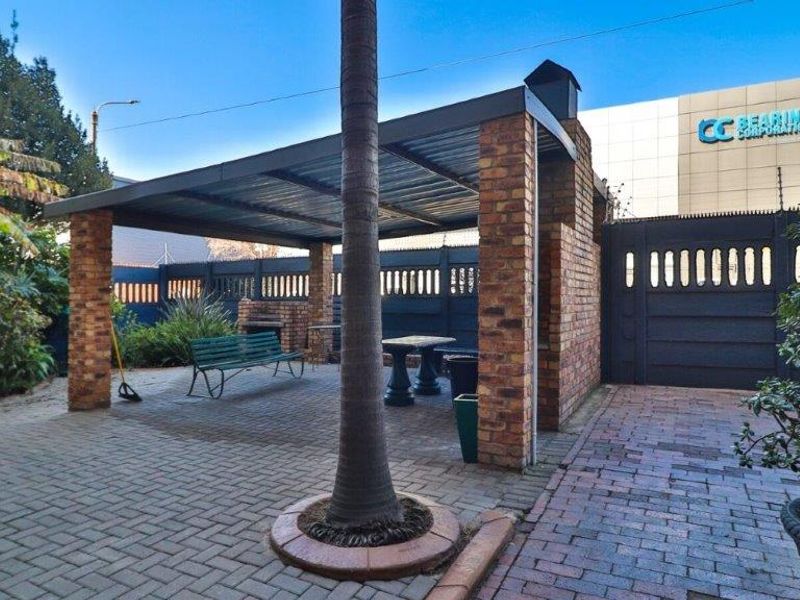 Modern 2-Bedroom Flat in Secure Complex - Photo 4