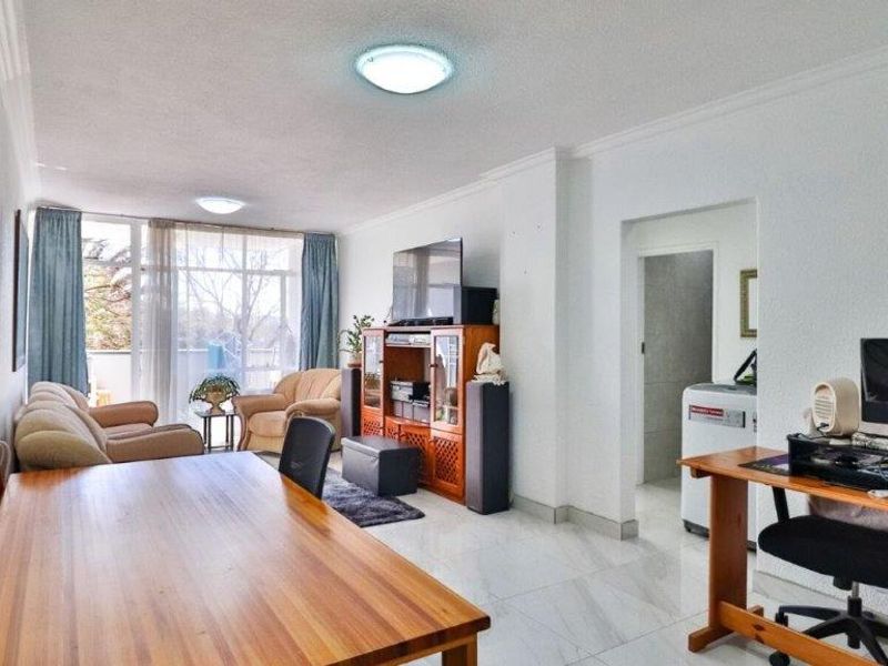 Modern 2-Bedroom Flat in Secure Complex - Photo 5