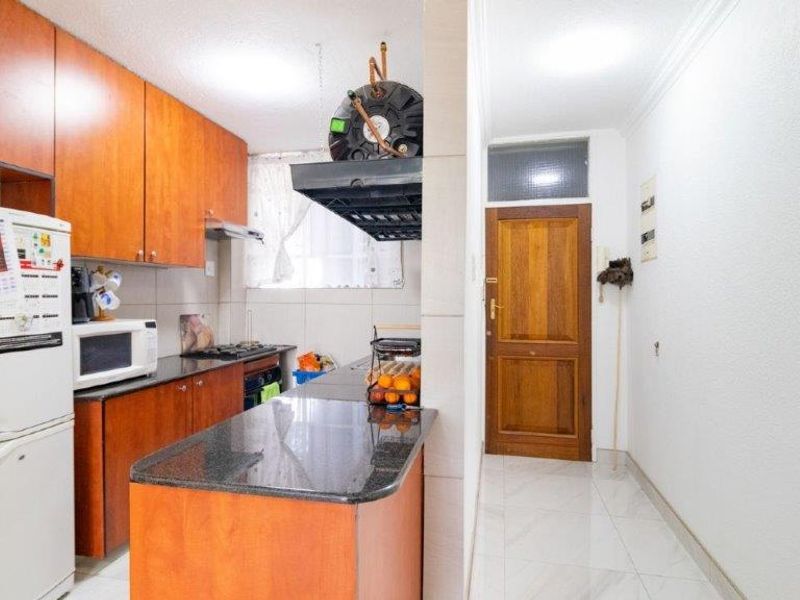 Modern 2-Bedroom Flat in Secure Complex - Photo 9