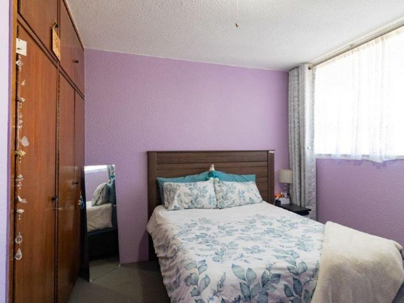 Modern 2-Bedroom Flat in Secure Complex - Photo 7