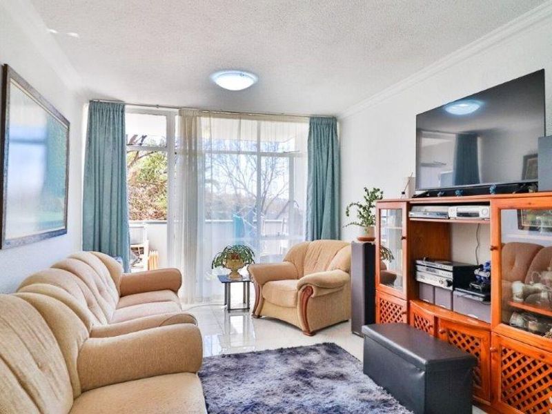 Modern 2-Bedroom Flat in Secure Complex - Photo 6