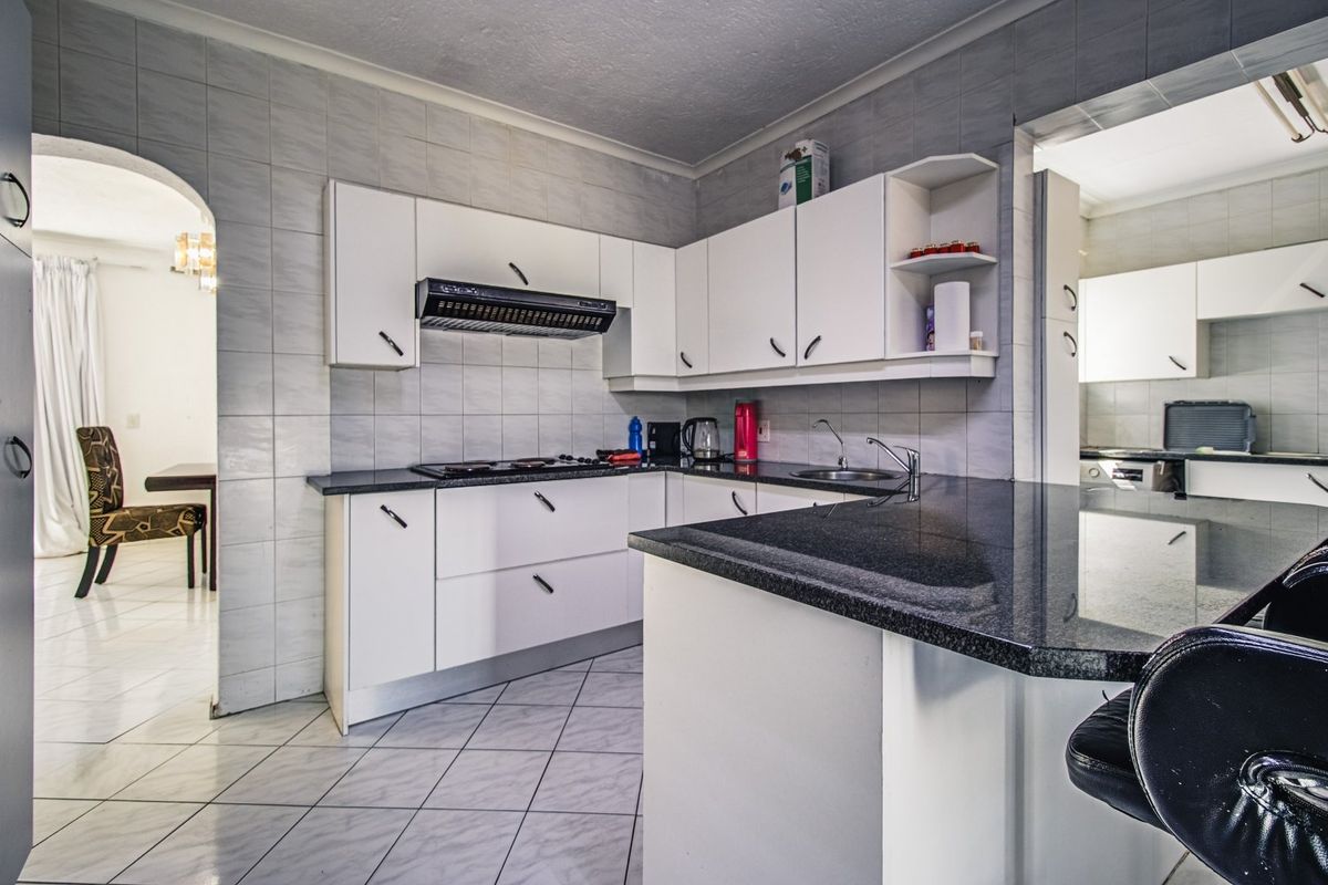 Modern 3-Bedroom Townhouse For Sale – Secure, Spacious, and Stylish Living - Photo 4