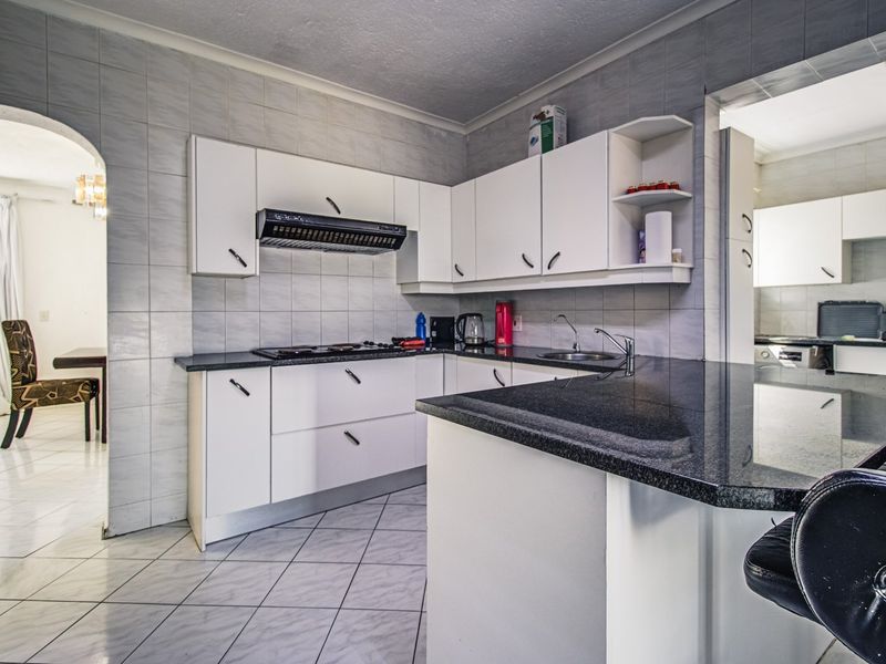 Modern 3-Bedroom Townhouse For Sale – Secure, Spacious, and Stylish Living - Photo 4