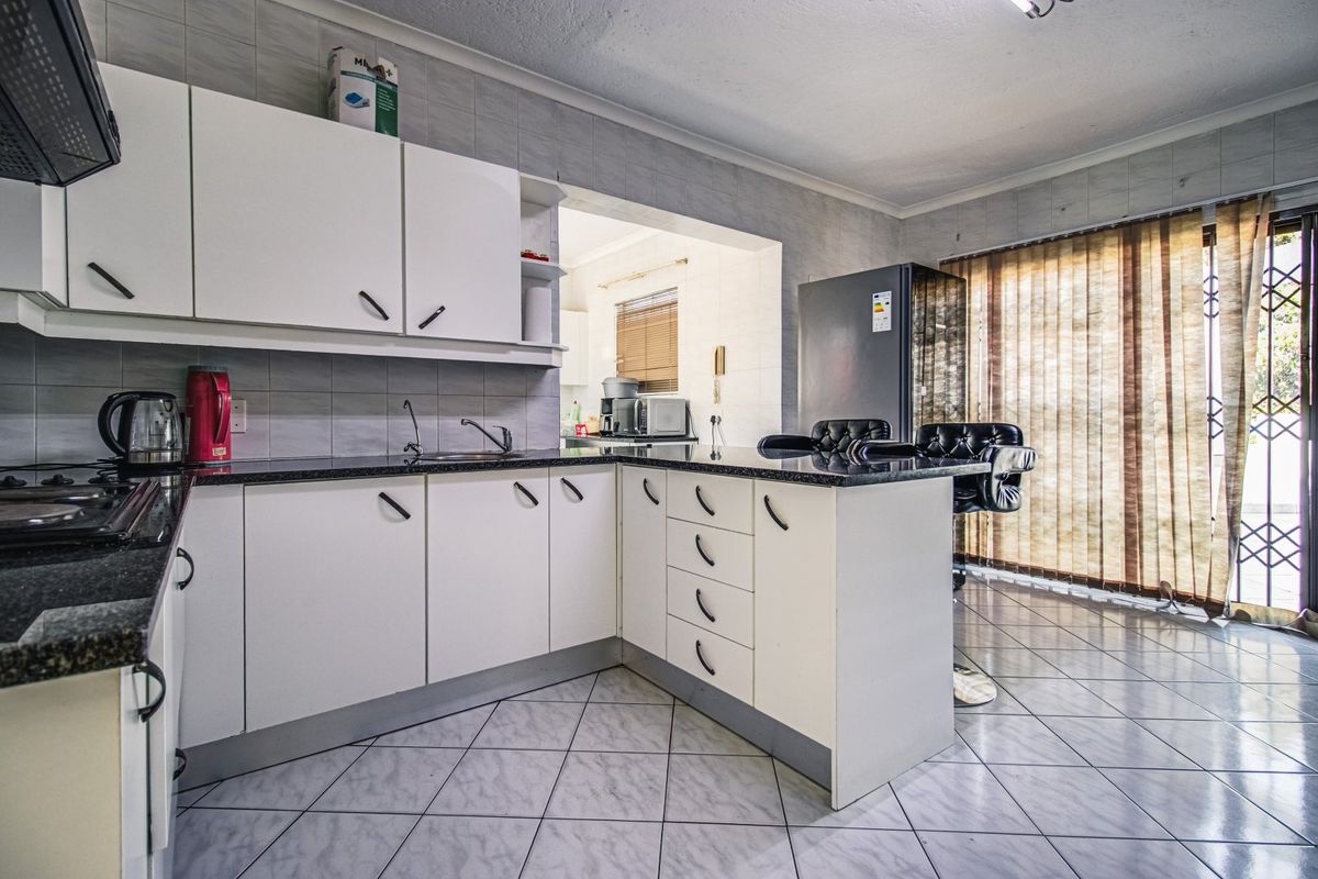 Modern 3-Bedroom Townhouse For Sale – Secure, Spacious, and Stylish Living - Photo 5