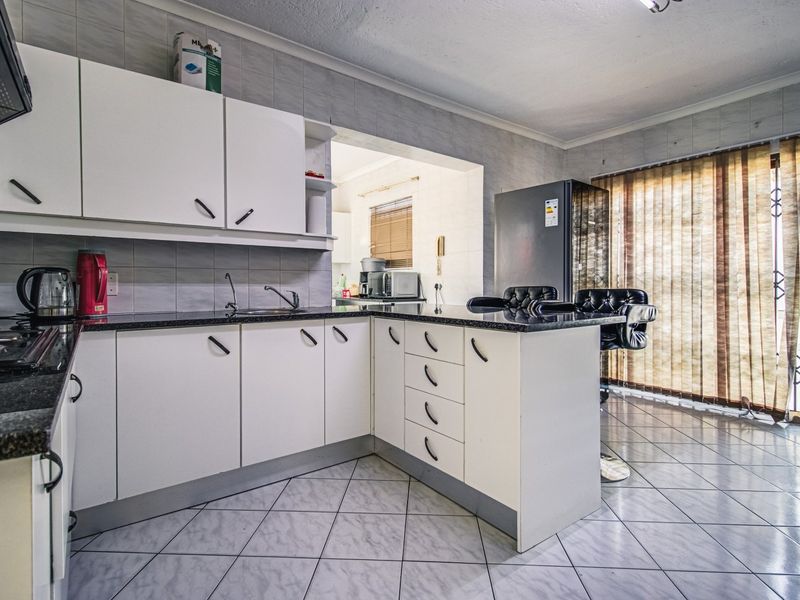 Modern 3-Bedroom Townhouse For Sale – Secure, Spacious, and Stylish Living - Photo 5