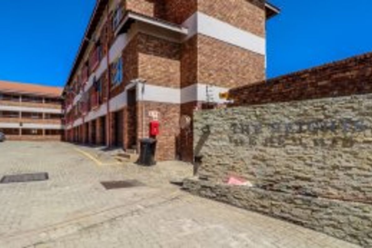 2 Bed Flat – Modern Comfort and Security - Photo 2