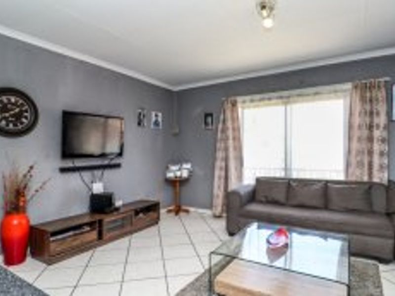2 Bed Flat – Modern Comfort and Security - Photo 4