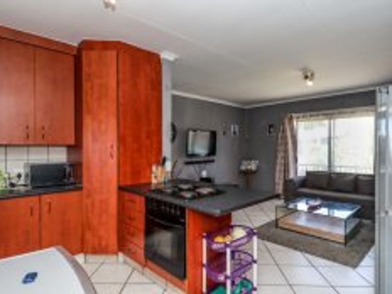2 Bed Flat – Modern Comfort and Security - Photo 1