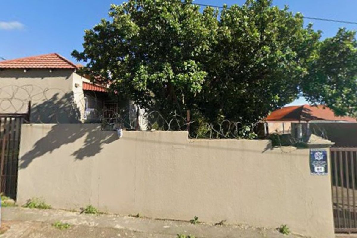 Spacious 5-Bedroom Family Home with Granny Flat – A Must-See! - Photo 2
