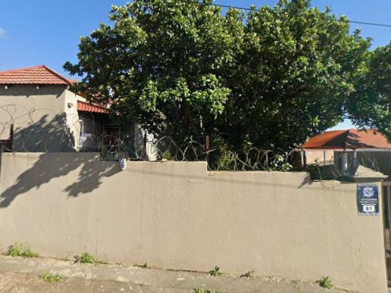 Spacious 5-Bedroom Family Home with Granny Flat – A Must-See! - Photo 2