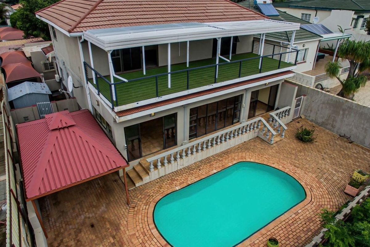 Spacious 5-Bedroom Family Home with Granny Flat – A Must-See! - Photo 2