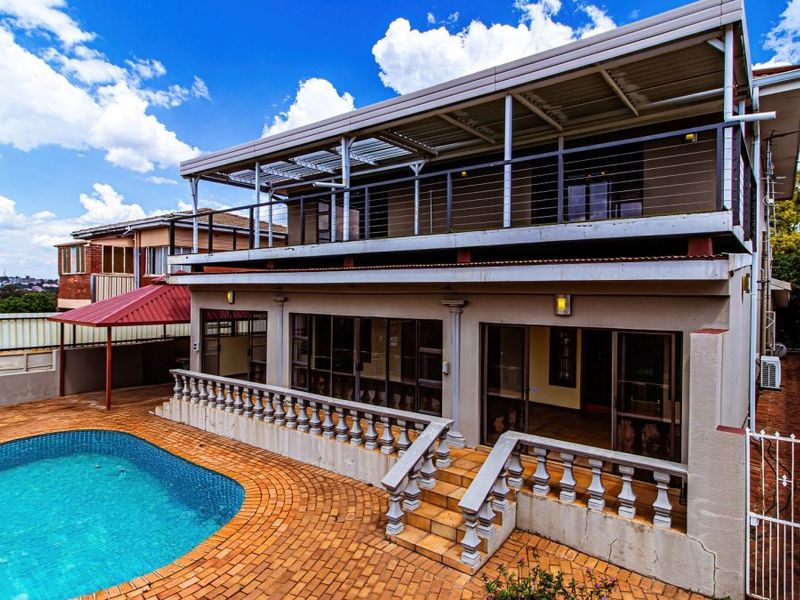 Spacious 5-Bedroom Family Home with Granny Flat – A Must-See! - Photo 1