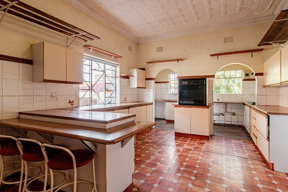 Spacious 5-Bedroom Family Home with Granny Flat – A Must-See! - Photo 3