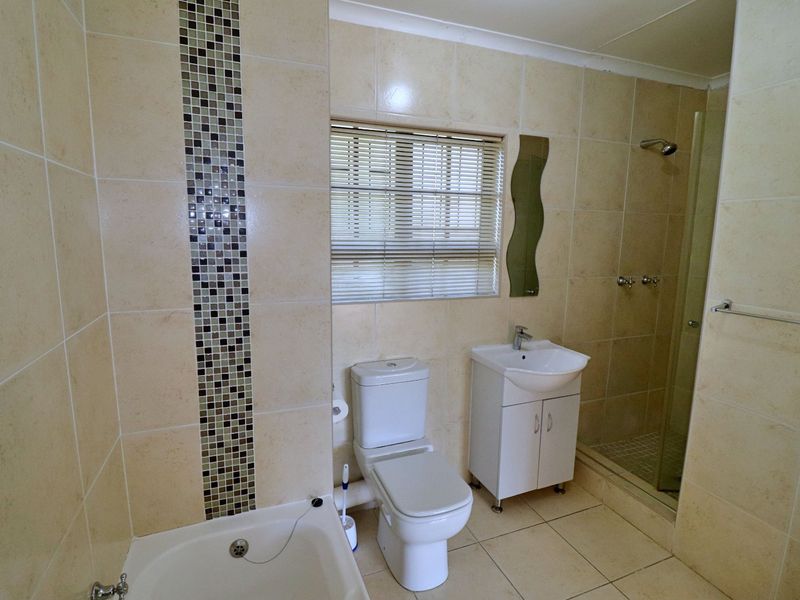 Spacious 1-Bedroom Flat with Study in Secure Complex - Photo 10