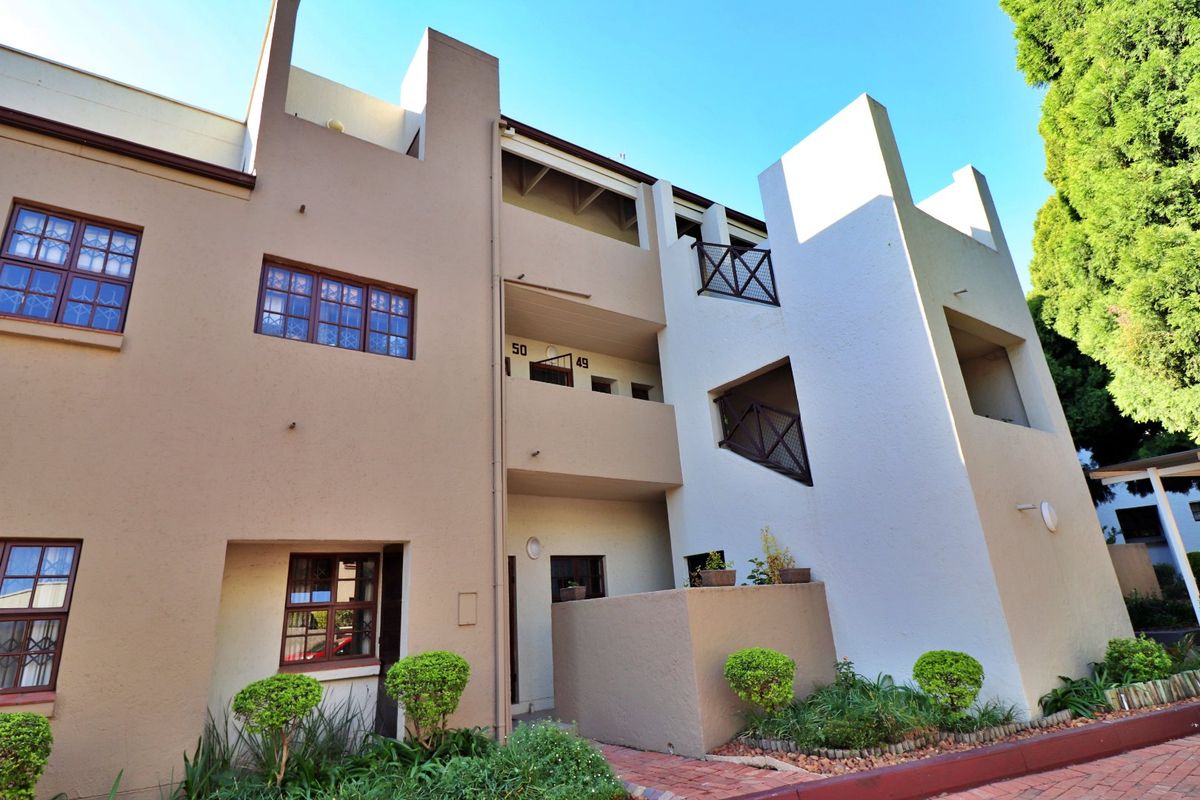 Spacious 1-Bedroom Flat with Study in Secure Complex - Photo 3