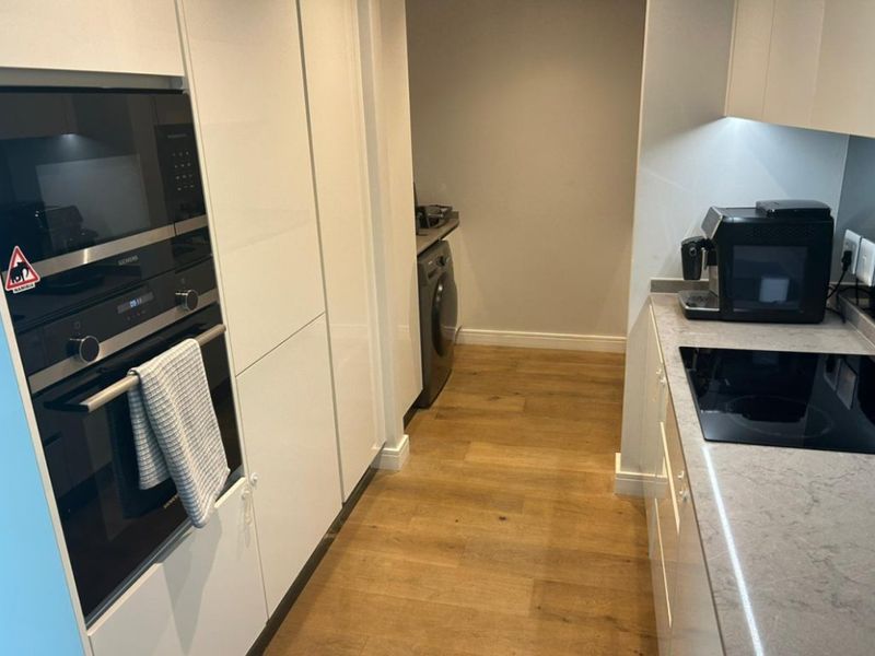 3 Bed Flat – Modern, Spacious & Pet-Friendly Living - Photo 4