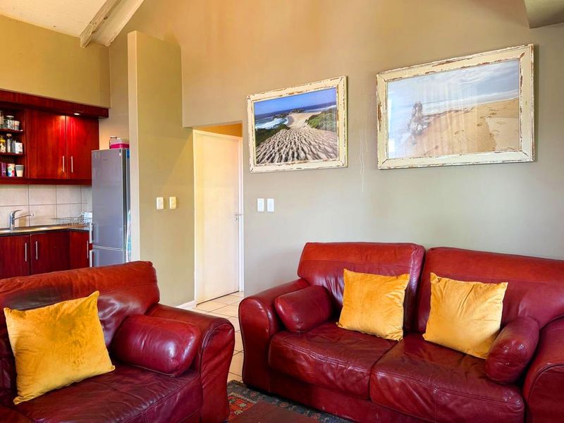 Elevated Living: Secure Top-Floor Apartment with Nature Reserve Views & Direct Mall Access - Photo 5