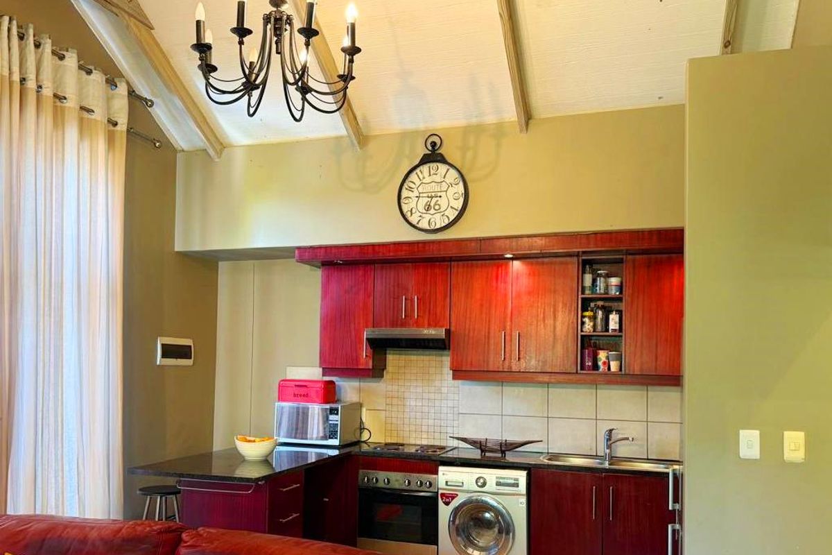 Elevated Living: Secure Top-Floor Apartment with Nature Reserve Views & Direct Mall Access - Photo 3