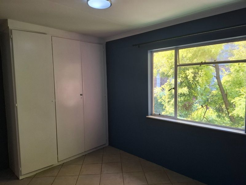 Secure 2 bedroom 2 bathroom townhouse - Photo 10