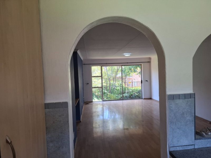 Secure 2 bedroom 2 bathroom townhouse - Photo 9