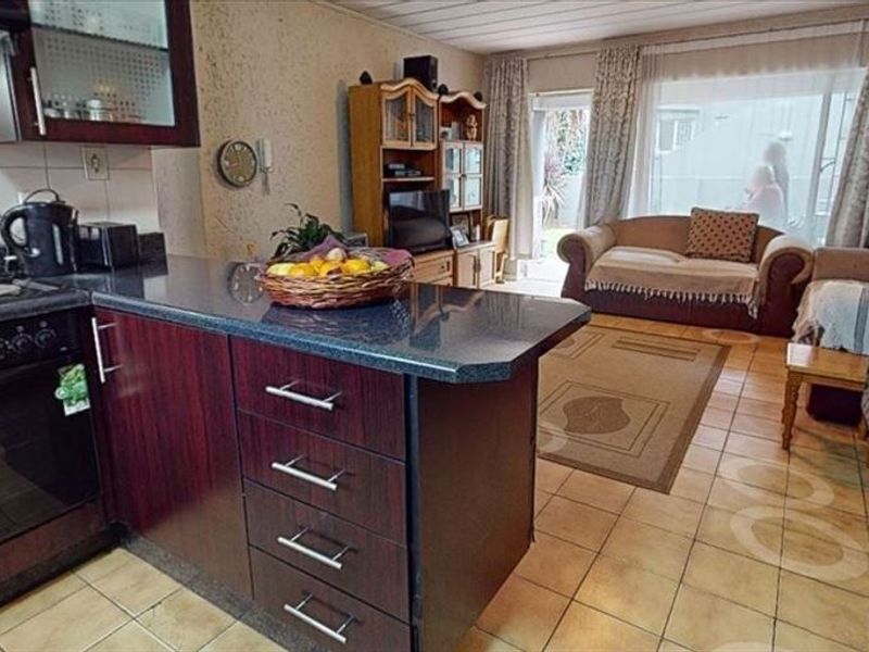 Charming Family Home with Pool and Modern Comforts - Photo 2