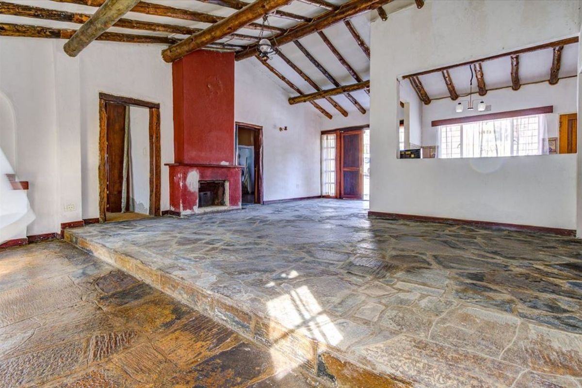 Spacious 3-Bedroom Family Home with Versatile Living - Photo 2