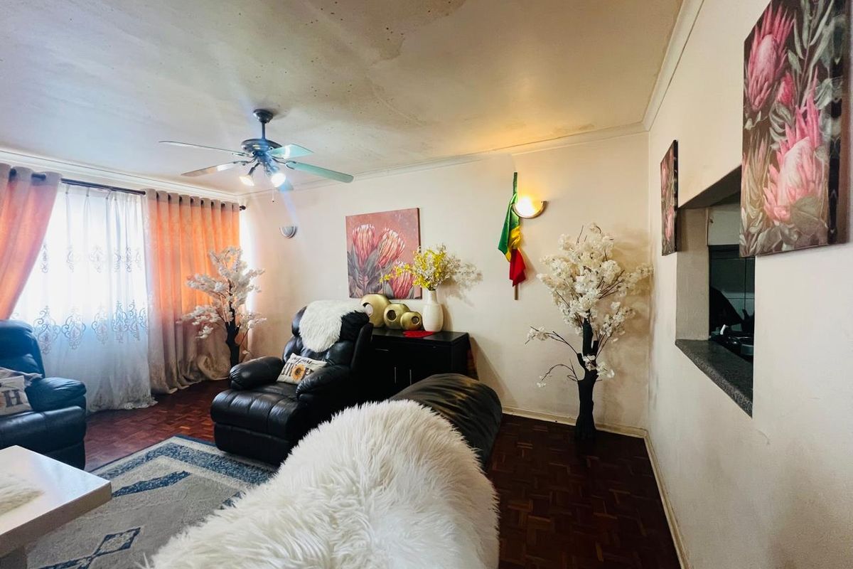 2 Bedrooms, 2 Bathrooms Apartment For Sale In Durban Central, Durban  - Photo 3