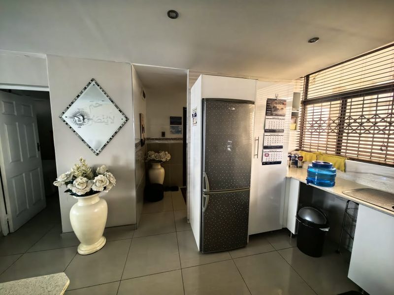 2 Bedrooms, 1.5 Bathroom Apartment For Sale In North Beach, Durban - Photo 2