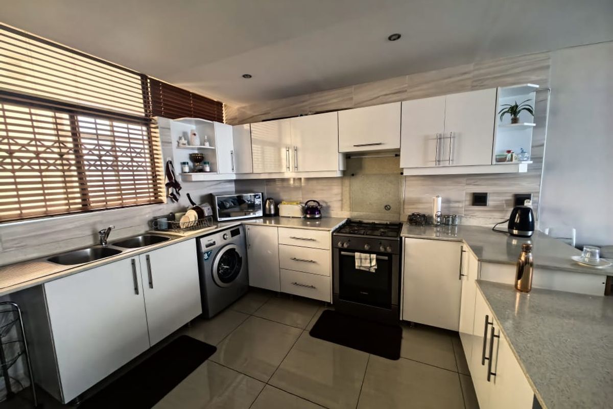 2 Bedrooms, 1.5 Bathroom Apartment For Sale In North Beach, Durban - Photo 5