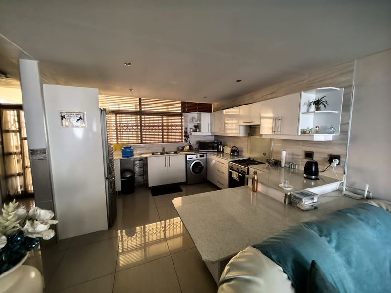 2 Bedrooms, 1.5 Bathroom Apartment For Sale In North Beach, Durban - Photo 6