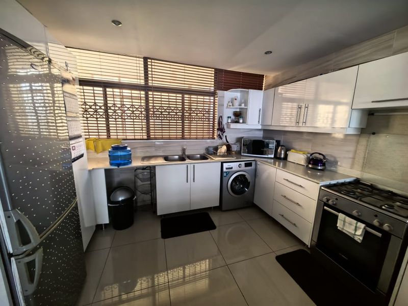 2 Bedrooms, 1.5 Bathroom Apartment For Sale In North Beach, Durban - Photo 4